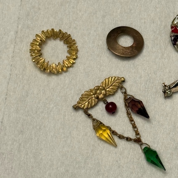 Estate lot of misc brooches - Picture 5 of 5